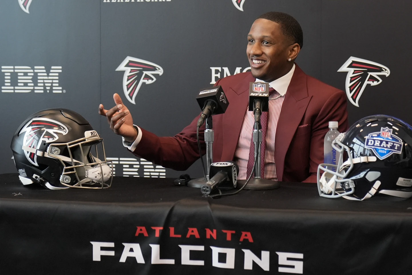 Falcons' Morris Stands Firm: No QB Controversy - Seasports