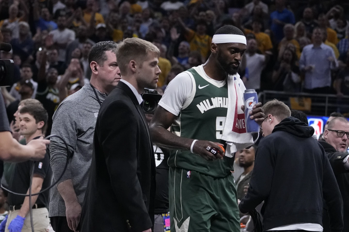 Bobby Portis Ejected from Bucks-Pacers Game 4 - Seasports