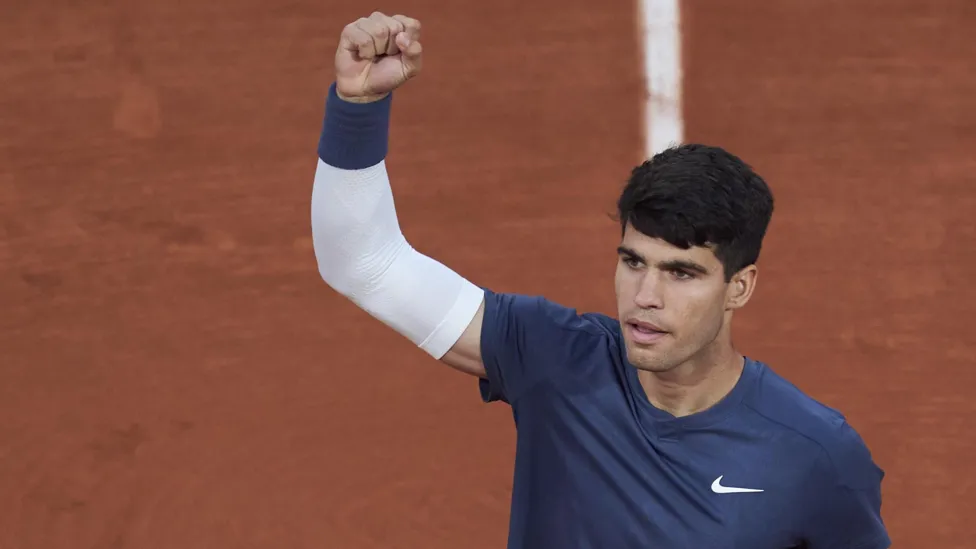 Alcaraz Advances Past Tsitsipas to Face Sinner in French Open Semifinals - Seasports