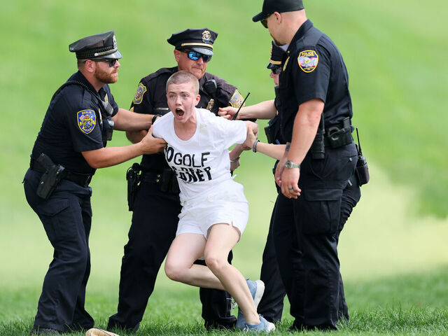 Climate Change Protesters Disrupt PGA Tour Event, Delaying Finish - Seasports