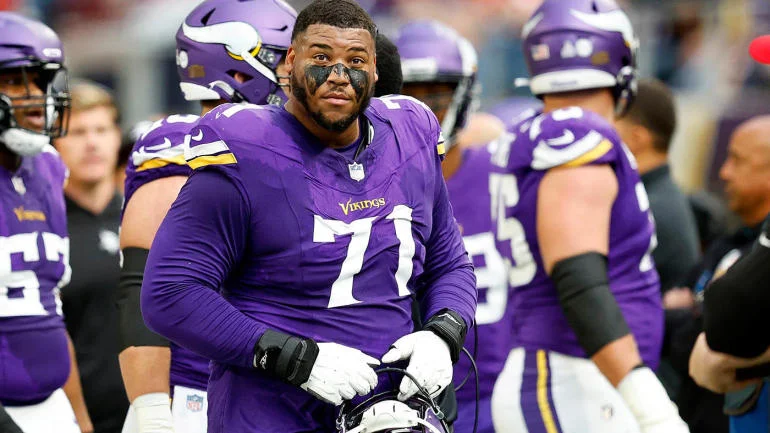 Vikings and OT Christian Darrisaw Reach 4-Year Extension Agreement - Seasports