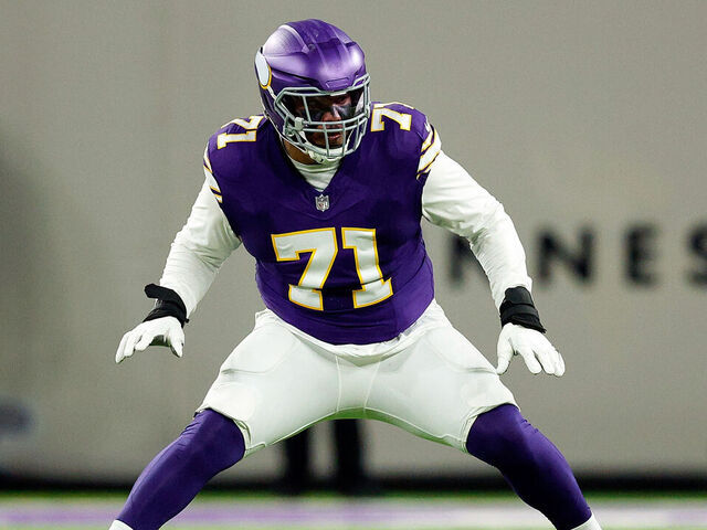 Minnesota Vikings Sign Darrisaw to Four-Year, $113 Million Extension - Seasports