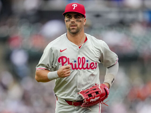 Braves Sign Whit Merrifield After Phillies Release - Seasports