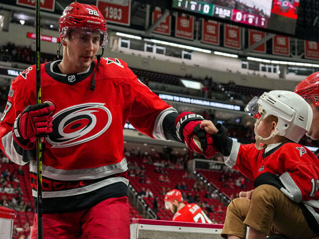 Necas: Re-Signing with Hurricanes a 50-50 Decision - Seasports