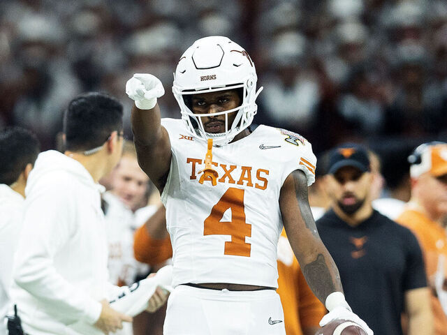 Texas Running Back CJ Baxter Suffers Season-Ending Knee Injury