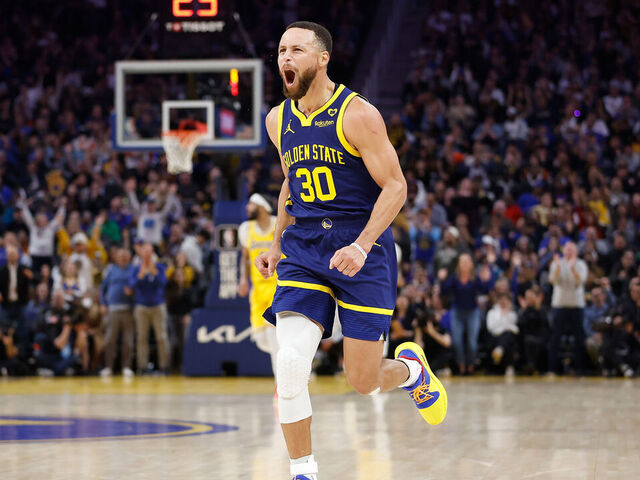 Warriors Sign Curry to One-Year, $62.6M Extension - Seasports