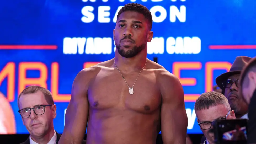 'Gladiator' Joshua Heavier than Dubois at Weigh-In - Seasports