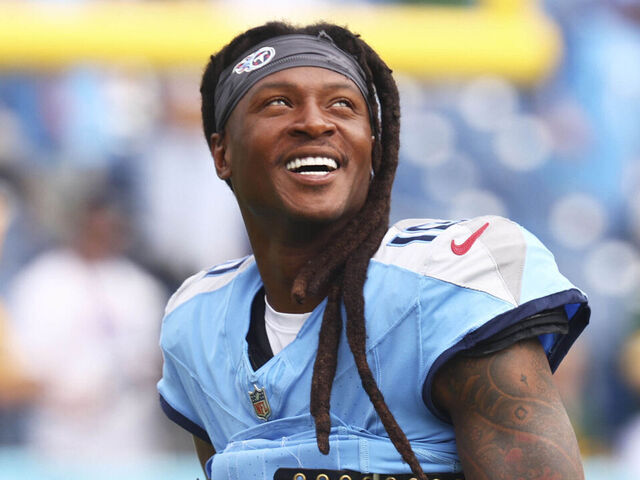 Chiefs Set to Acquire DeAndre Hopkins from Titans - Seasports